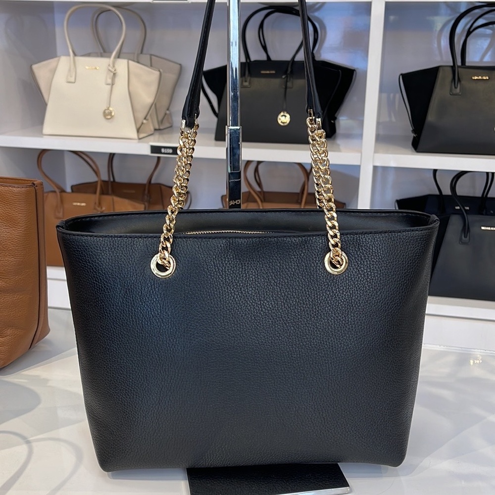 MICHAEL KORS
Jet Set Medium Front Zip Pebbled Leather Chain Tote Bag
Black - Picture 12 of 16